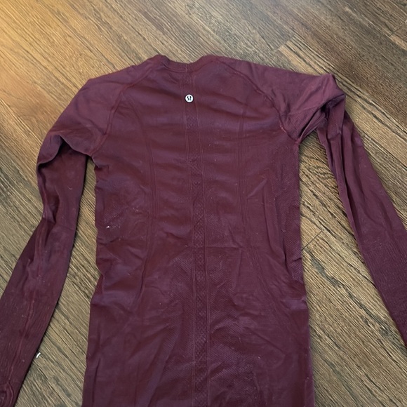 Ignore wrinkles : lululemon maroon long sleeve - Picture 3 of 3